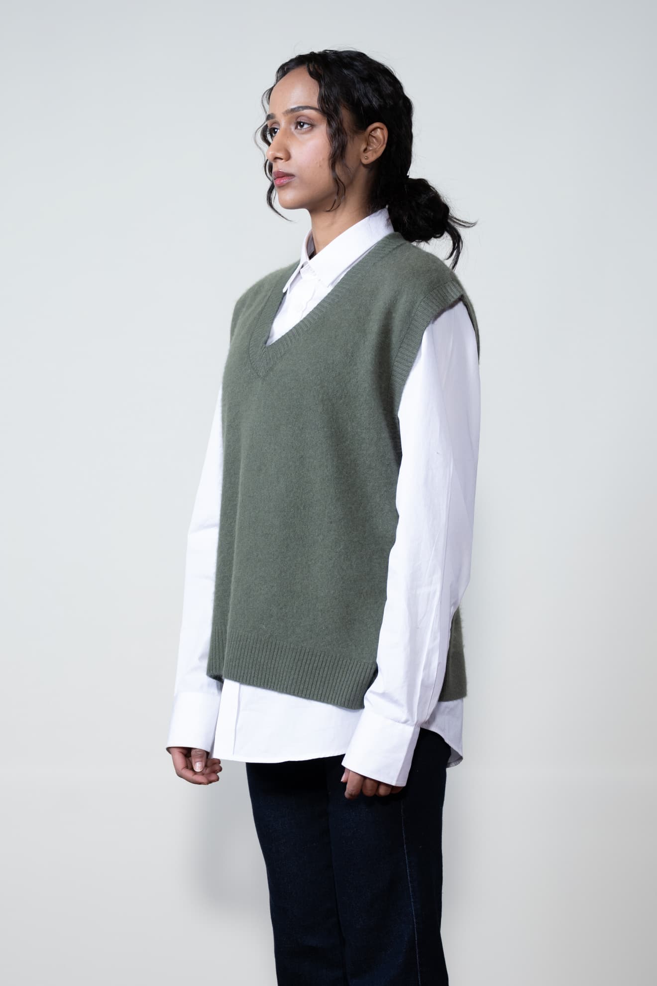 Olive green Pure Cashmere V-Neck Sweaters 1