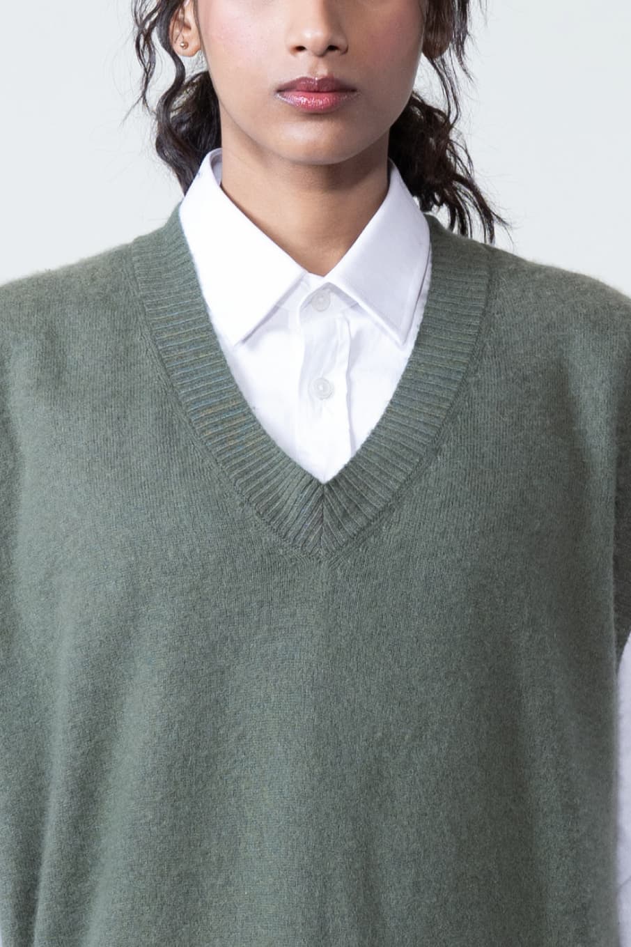 Olive green Pure Cashmere V-Neck Sweaters 2